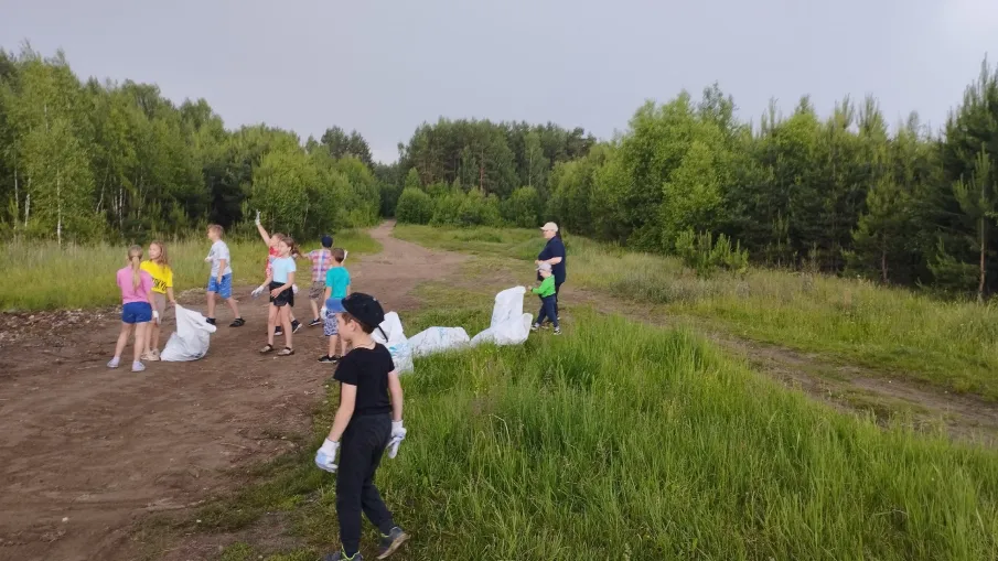 В рамках экологической акции «Чистый берег» проведена уборка территории пруда «Ульяновский»